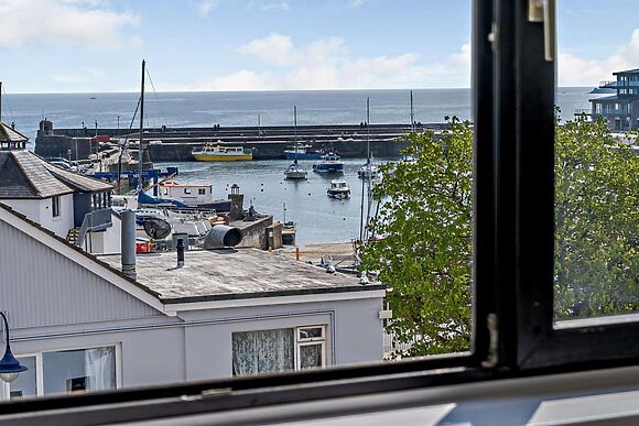 2-Bedroom Apartment with Log Burner near Saundersfoot Bay