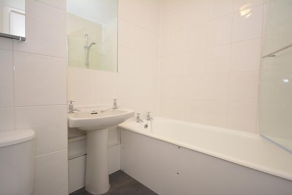 2-Bedroom Apartment with Log Burner near Saundersfoot Bay
