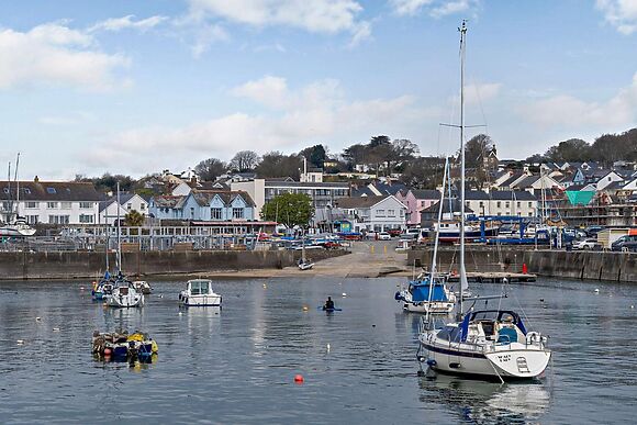 2-Bedroom Apartment with Log Burner near Saundersfoot Bay