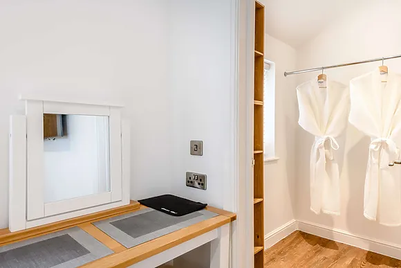 Honey Bee Wild Meadow Cottages