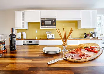 Well-equipped kitchen to rustle up a meal