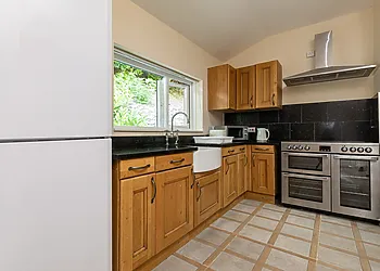 Lovely kitchen to rustle up a meal in 