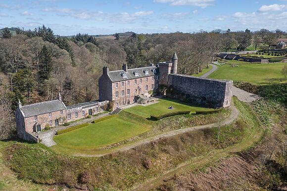 Airlie Castle