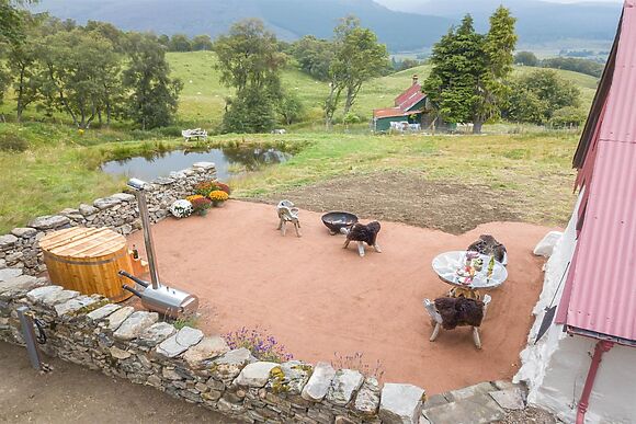 1-Bedroom Hot Tub Cottage in Braemar