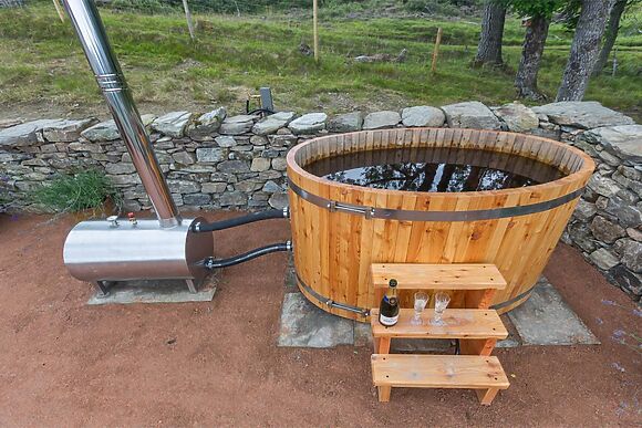 1-Bedroom Hot Tub Cottage in Braemar