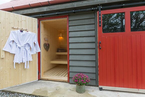 1-Bedroom Hot Tub Cottage in Braemar