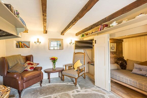 1-Bedroom Hot Tub Cottage in Braemar