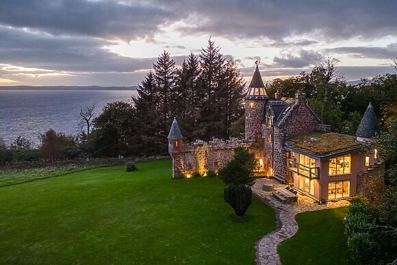 4-Bedroom Hot Tub Cottage in Largs