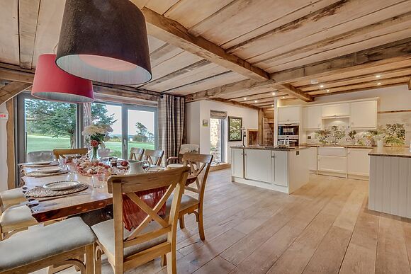 4-Bedroom Hot Tub Cottage in Largs