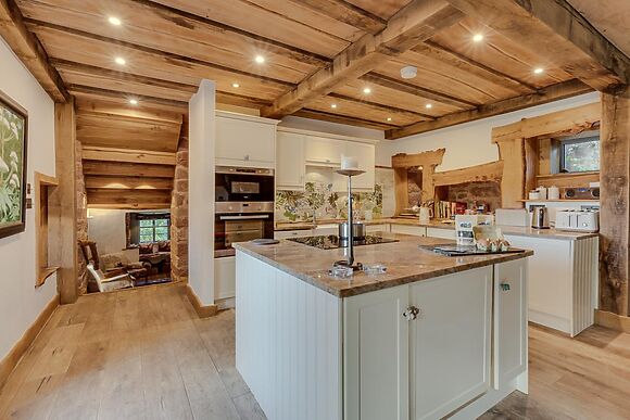 4-Bedroom Hot Tub Cottage in Largs