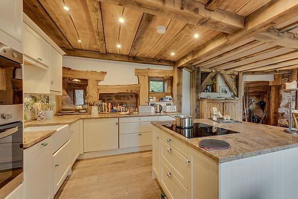 4-Bedroom Hot Tub Cottage in Largs