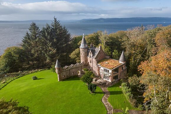 4-Bedroom Hot Tub Cottage in Largs