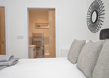 Luxurious bed linen and en-suite facilities