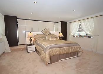 Master king-size bedroom with en-suite bathroom