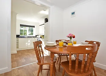 Social open-plan lounge/diner