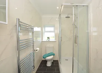 Handy en-suite shower room