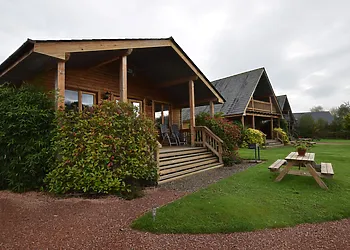 View towads the single storey lodge 