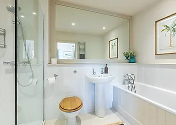 En-suite bathroom