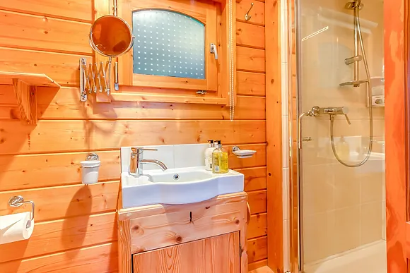 Loch Earn Milestone Cabin