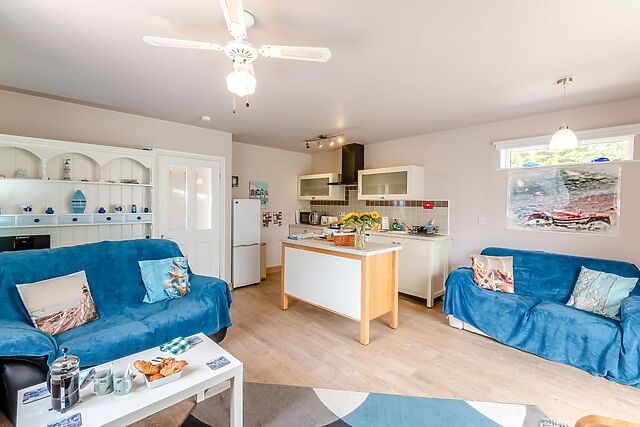 The Coastal Roost Holiday Den