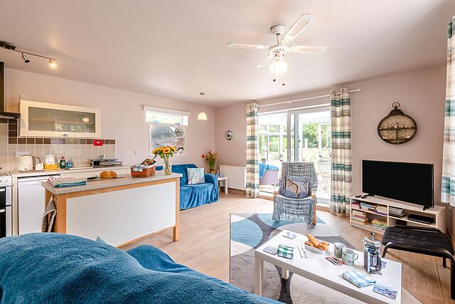 The Coastal Roost Holiday Den
