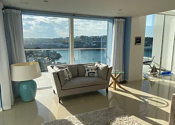 Cosy and bright sitting room