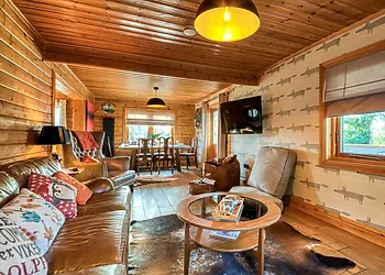 Spacious yet cosy lounge/diner