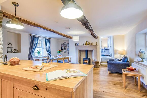 Snake And Diamond Cottage