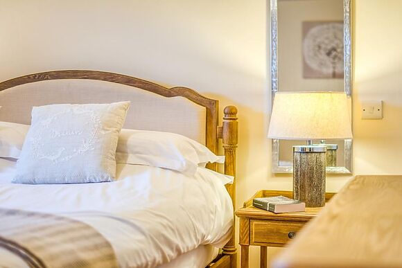 Snake And Diamond Cottage