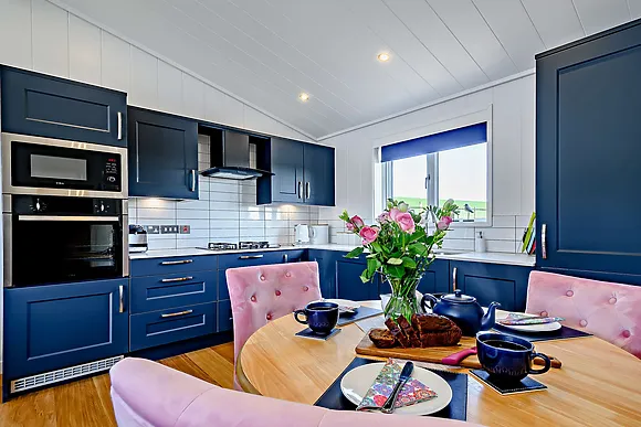 Holly Lodge At Bengairn