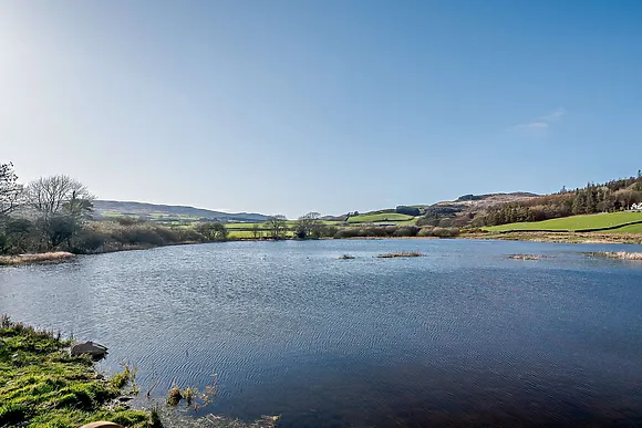 Holly Lodge At Bengairn