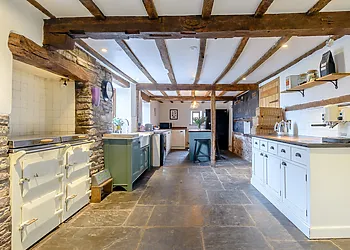 Double Everhot oven, plenty of preparation space