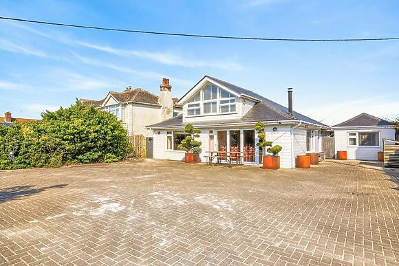 Large Cottage for 10 in Camber - photo 2 of 12