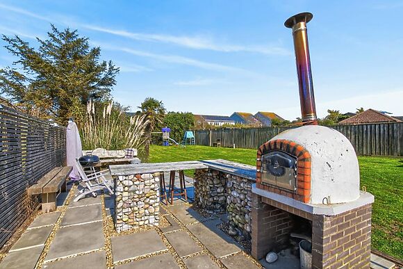 Large Cottage for 10 in Camber - photo 5 of 12