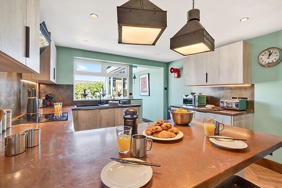 Large Cottage for 10 in Camber - photo 8 of 12