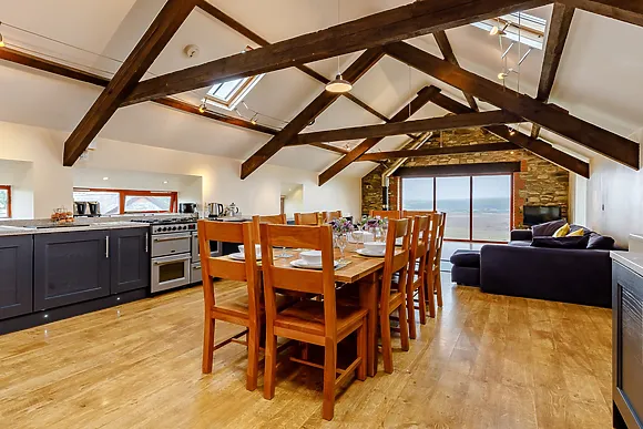 Llwyngwinau Isaf Barn