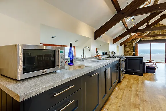 Llwyngwinau Isaf Barn