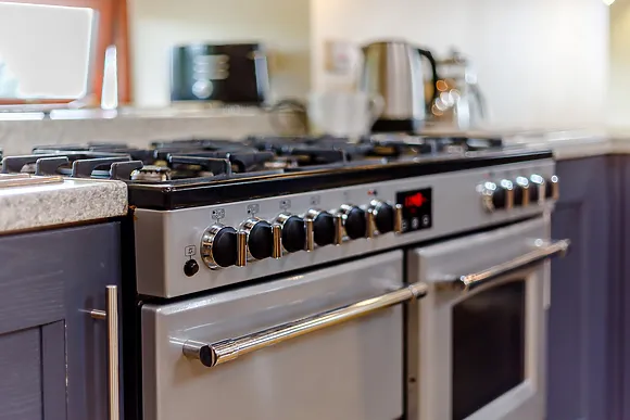 Llwyngwinau Isaf Barn