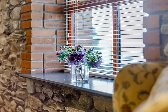 Llwyngwinau Isaf Barn