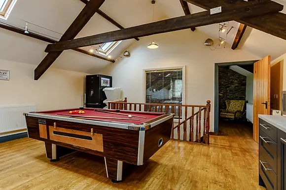 Llwyngwinau Isaf Barn