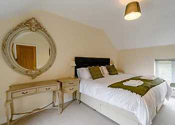 Super-king-size zip-and-link bedroom 