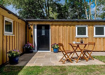 The Cabin At Cackleberry Farm