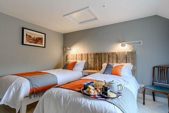 Peakway Farm Cottage
