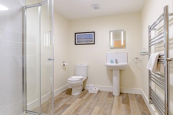 Daisy Lodge 6