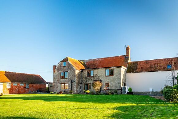 The Farmhouse At Coking Farm Fishery