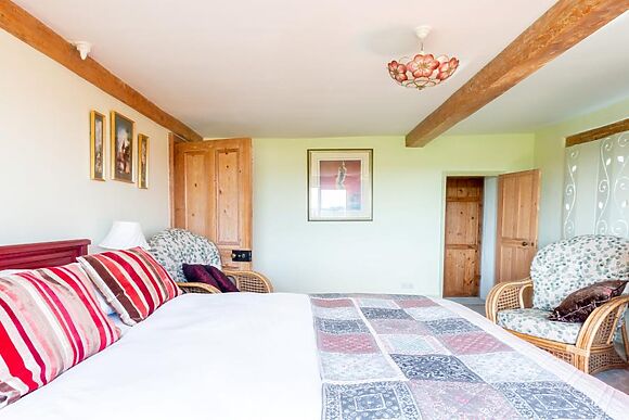 The Farmhouse At Coking Farm Fishery