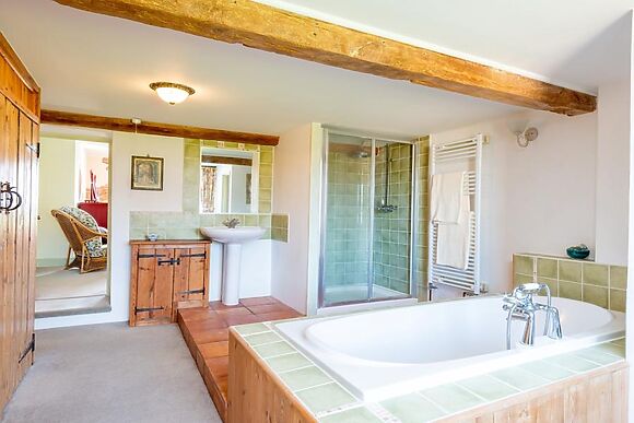 The Farmhouse At Coking Farm Fishery