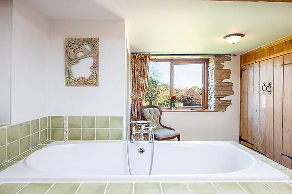 The Farmhouse At Coking Farm Fishery
