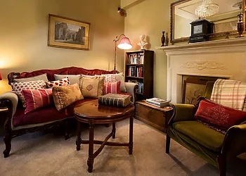 Lounge to double bedroom