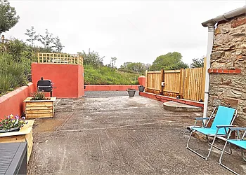 The yard that leads you to the hot tub